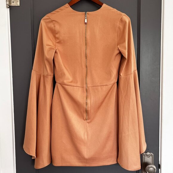 Runaway The Label Beige Mini Dress Long Bell Sleeves V-Neck Pockets Size Small S - Picture 3 of 11